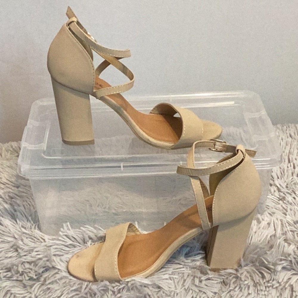 Arlene ankle strap beige heeled sandals size 7